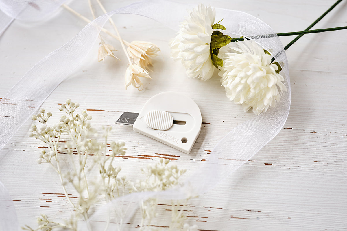 Olfa Touch Knife R Off White 244B-OWH